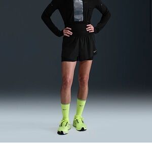 Nike Swift
Women's Dri-FIT Mid-Rise 2-in-1 Running Shorts